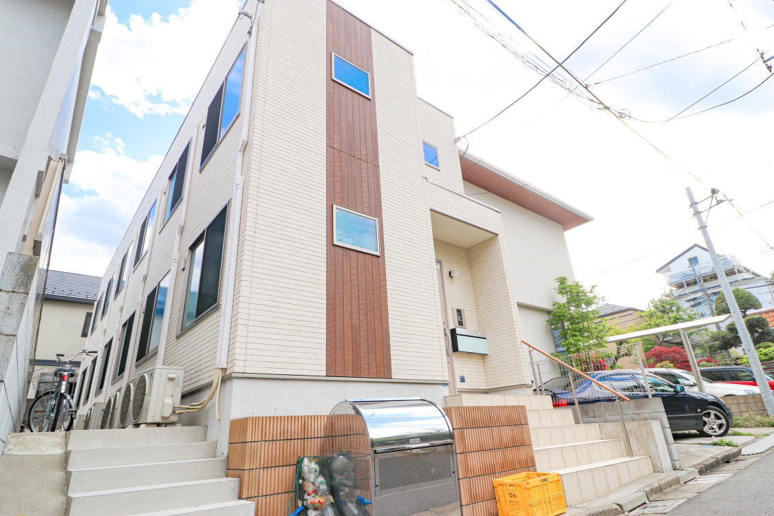 モーリーオンライン 板橋ハウス まとめ売り 板橋でルームシェアをする3人組ユニット『板橋ハウス』×MOLLY
